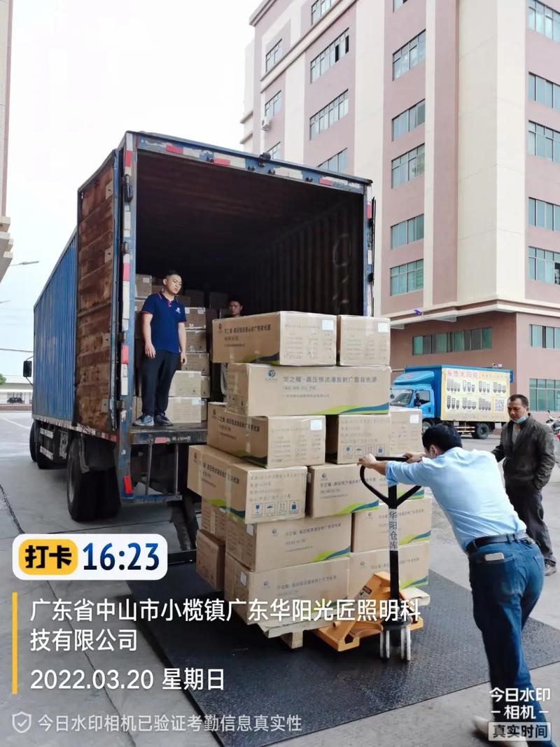 广告灯箱的隐形守护者 华阳光匠的智造之道